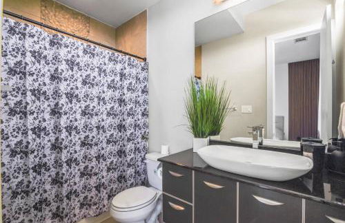 Luxury Oasis: Houston Rooftop Skyline - Foto 35