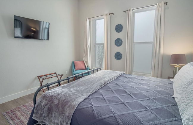 Gorgeous Family-friendly Home Near Downtown - Photo 15