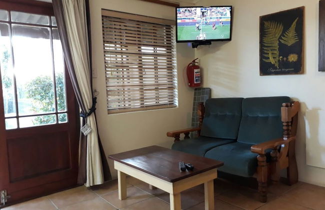 Tourist Lodge Gansbaai - Photo 7