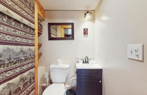 Mtn-View Family Cabin! 9 Mi to Lake George Village - Foto 19