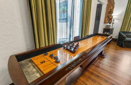 Castle Stay by Gathering Place Hot Tub & Fire Pit - Foto 8