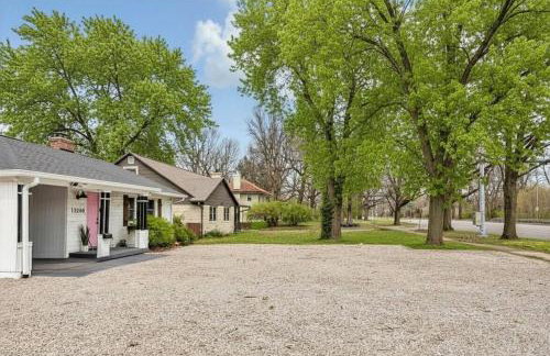 Indy Palm Pad with Patio & Tiki Bar-Mid-Century Charmer-Family Friendly - Photo 56