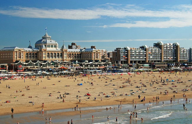 Restyled Holiday Home with Fireplace near Beach - Photo 31