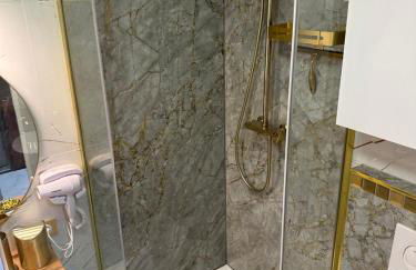 Rez de jardin OU ascenseur 4 ieme PISCINE -WIFI-Dans le Village naturiste holidaysochic - Photo 24