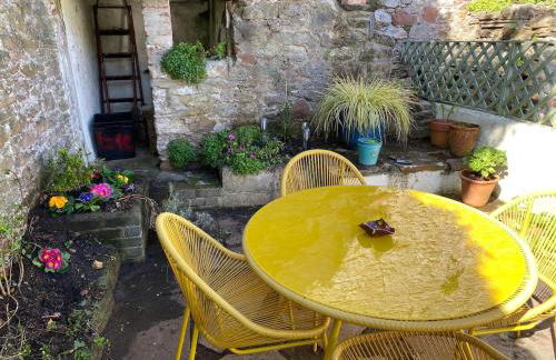 Quirky fisherman's cottage by the sea in Brixham - Photo 33