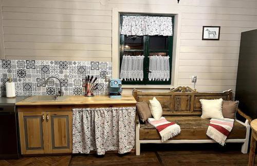 Drewniana chata nad stawem - Foto 10