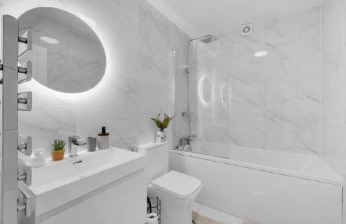 2 Bedroom Flat By Key Light Properties Short Lets & Serviced accommodation two minutes walk from Canada Water Station - Great for Contractors, Group and Family - Foto 16