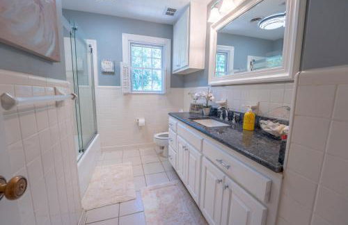 Martinsville Gem - Fireplace, Pets, Near the Park - Foto 36