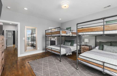 Home with Rooftop Deck & Garage, 2 miles to Downtown Broadway - Foto 31