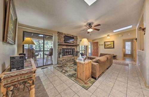 All-Season Alto Getaway with Fire Pit and Deck! - Foto 3