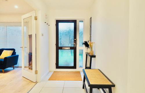 Spacious 3 bedroom Home w Parking in Farnborough - Foto 28