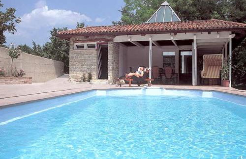 Apartment with large covered terrace, in small residence with swimming pool - Foto 11