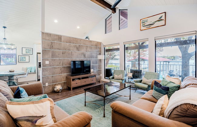 Lake LBJ Waterfront Family-friendly Retreat! - Photo 12