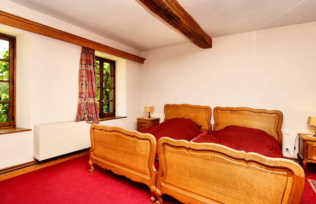 Magnificent Holiday Home in Baronville With Heated Pool & Billiards - Photo 11