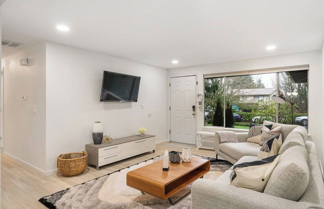 Comfortable Kirkland Home for Family & Remote Work - Photo 29