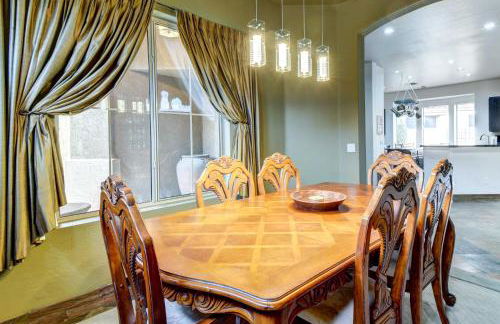 Luxe Couples Retreat with Pool and Outdoor Kitchen! - Foto 36