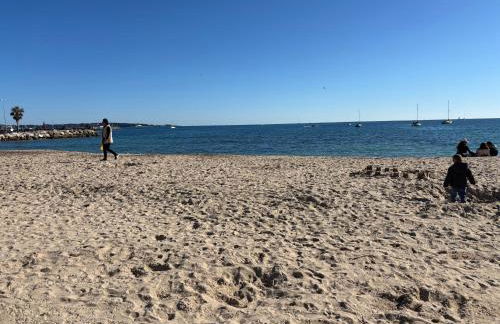 Centre Golfe Juan Plage et transports à pied, 5 min Cannes - Foto 1