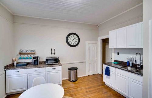 Cozy 1 Bed Historic Elmwood Park-Centennial House - Foto 8