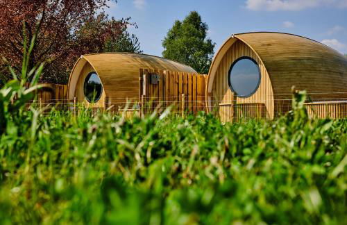 Luxury Hideaways - Photo 5