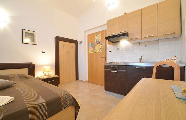 Bella Vista Apartments - Photo 11