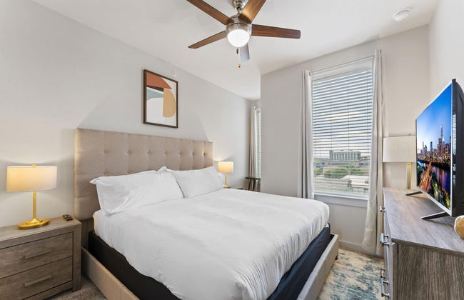 Prime Soco Bright 2BR King Suite w Pool Parking - Foto 2