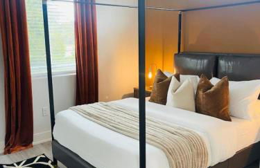 Luxury Combined Homes - Downtown Access - Balcony - Foto 13