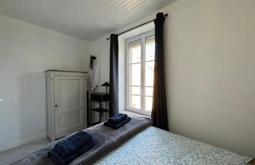 Mulberry duplex bien équipé 2 chambres petite vue sur mer plein centre d'Arromanches à 2 mn de la plage à pied et près de Bayeux au coeur des plages du débarquement - Foto 16