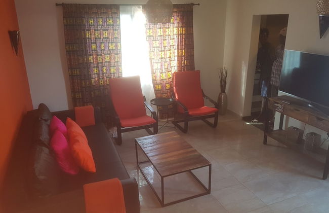 Camara Gardens Apartments with Pool - Photo 6