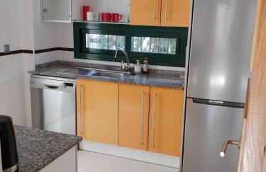 Three-bedroom holiday villa with magnificent pool next to the sea and golf courses - Photo 15