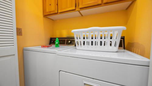 Moonridge Heaven - Cozy cabin with beautiful rock wood burning fireplace! - Foto 3, dishwasher