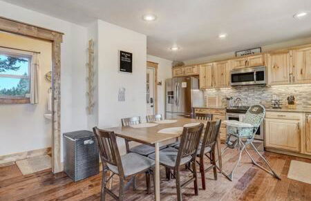 Cabin~Views~Heart of Town~W&D~Fireplace~Kitchen - Foto 20