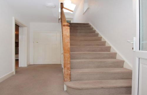 Large Cosy House Ideal for Corporate Lets - Photo 17