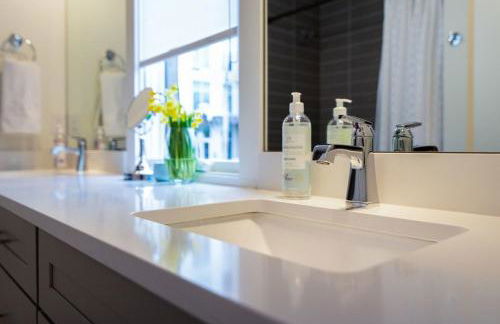 7BR Retreat, Rooftops, Garages, Walkable to Faves 5 Mins to Nissan Stadium, Less than 10 Mins to Broadway, 24 Hr Hospitality, Great for Groups - Foto 37