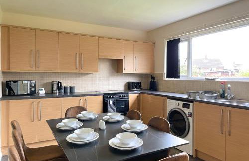 Stunning 3 bedrooms house with Garden and Free Parking - Foto 9