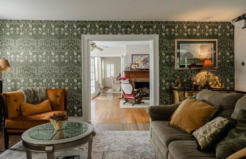 Historic Home near Stony Brook Village & Beach - Foto 6