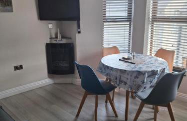 UlsterApartments one bedroom 2 single beds and sofa bed - Foto 15
