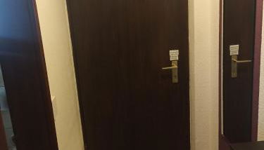 Phils Cozy apartment self check in near Airport free parking airportbus station - Foto 5, wardrobe