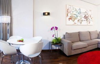 Apartosuites Jardines de Sabatini - Photo 12