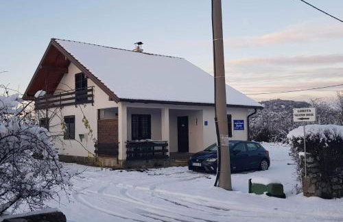 Family-friendly apartments with swimming pool Lovinac, Velebit - 21748 - Foto 1