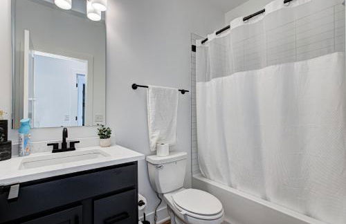 Downtown 1 mi Sleeps 6 wRooftop 3BR 4BED New built Modern Stylish Luxury - Foto 79