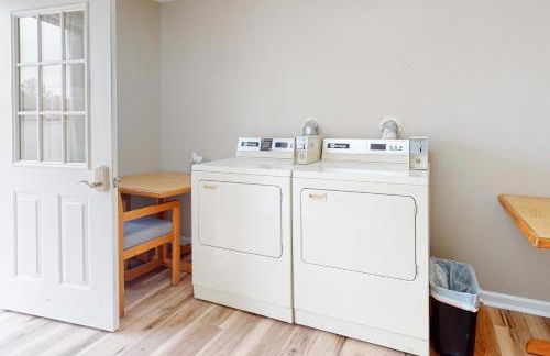 Relaxing Studio Sleeps 4 Near Golf & Douglas Lake - Foto 24