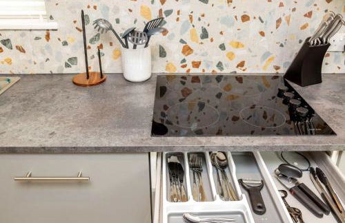 Modern & Stylish 3 Bedroom Home in Peterborough - Photo 14