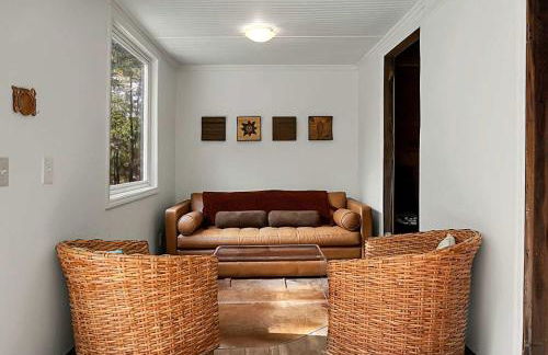 Awendaw Retreat 2 BR Cottage BBQ & Fire Pit - Foto 4