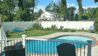 The Most Desired Summer Retreat with Private Pool Just 5 Minutes from the Beach - Foto 1