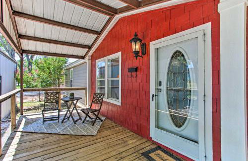 Lakefront Retreat with Pier, Bar Hut and Fireplace! - Foto 41