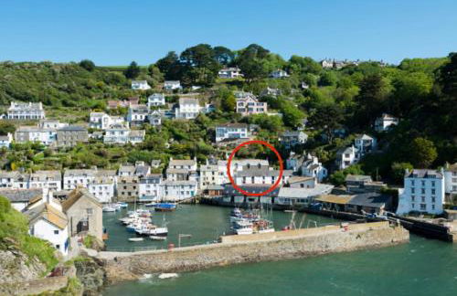 SPINDRIFT is A Beautiful Newly Refurbished THREE BEDROOM Private Family House located on the OLD HARBOUR and the COASTAL PATH in the Heart of Beautiful POLPERRO - Foto 21