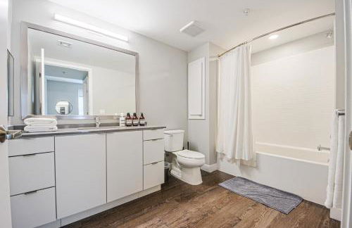 Hollywood Escape! Elegant 2BR 2BA Rental - Foto 15