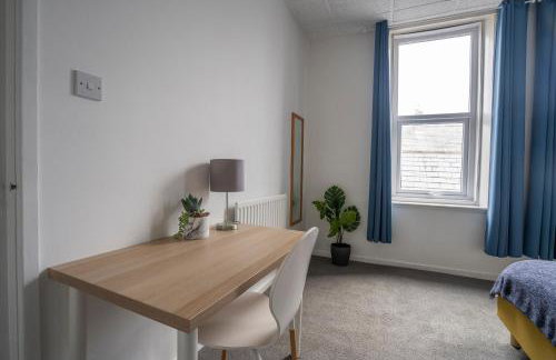 2 Bed-Town Centre-Free Parking - by Holiday Homes - Foto 19