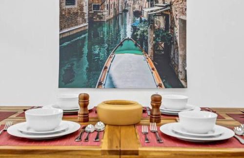 Stylish And Roomy Full House Dtwn - Photo 24