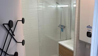 Marina et plage à vos pieds - Foto 3, Shower